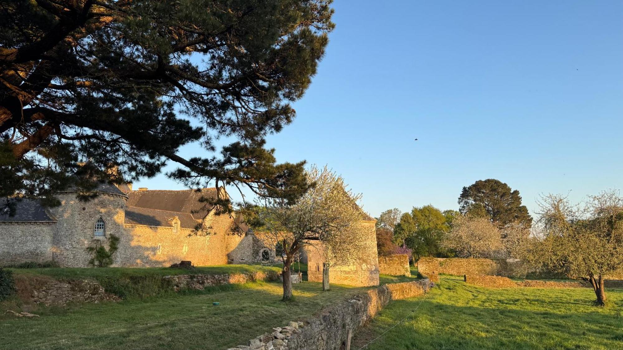Gite De Couple Cosy Avec Vue Sur Chateau Tremohar - Golfe Du Morbihan, 20 Min De Vannes Berric Bagian luar foto